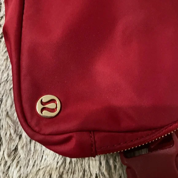 Lululemon Athletica Bold Red Crossbody Bag - Picture 2 of 2